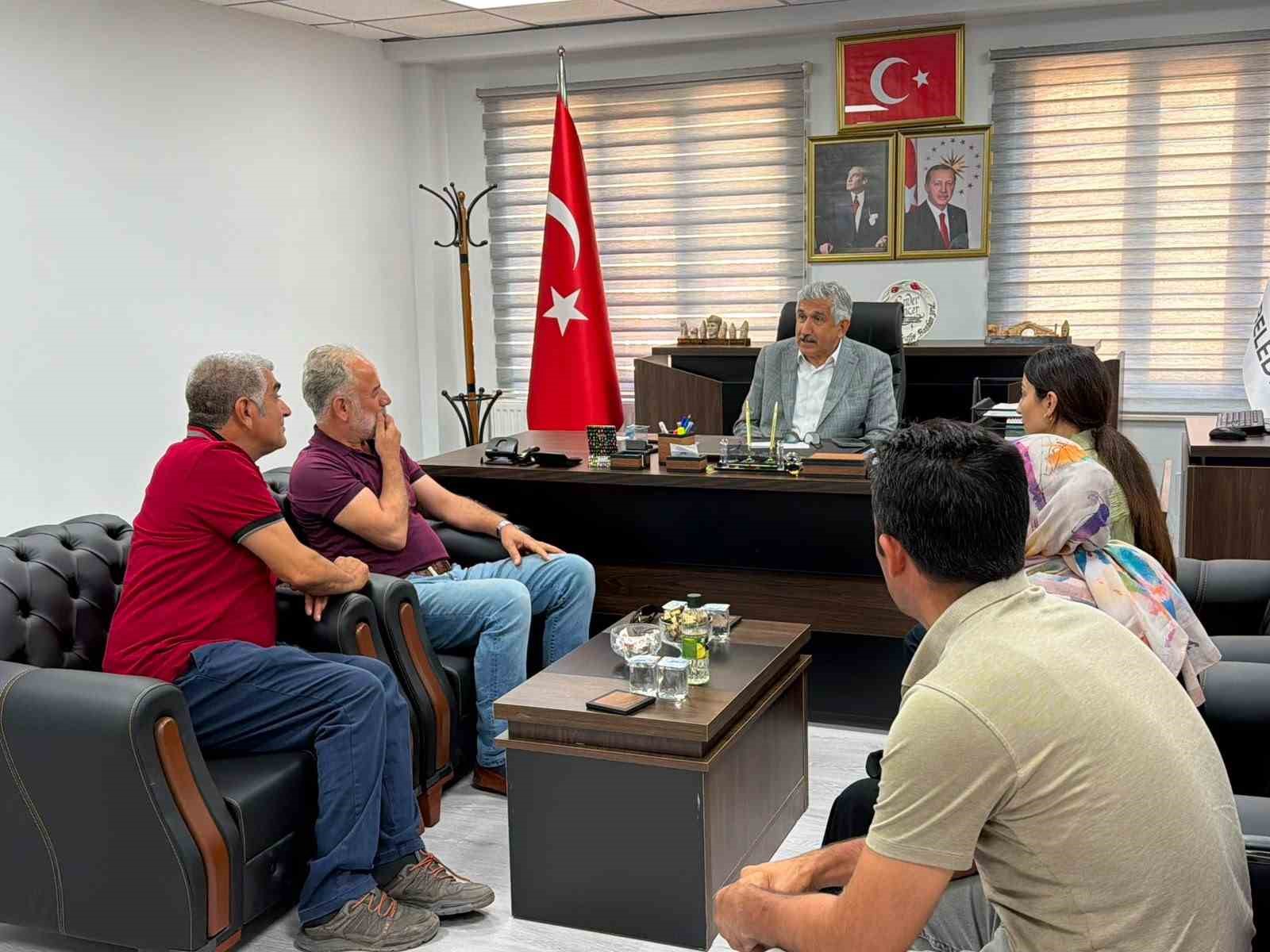 baskan-hallac-hemsehri-bulusmalarinda-vatandaslarla-bir-araya-geliyor