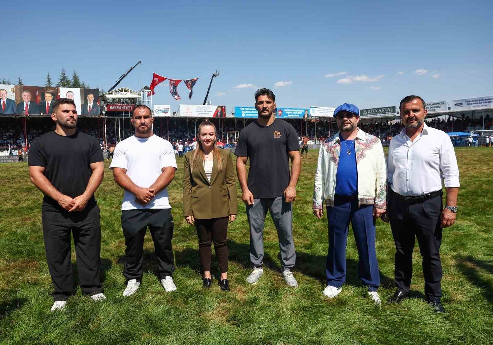 turk-un-ilk-er-meydani-elmali-da-dostluk-kazandi