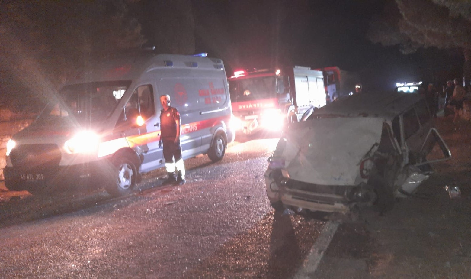 manisa-da-otomobil-ile-traktor-carpisti-2-si-agir-4-yarali
