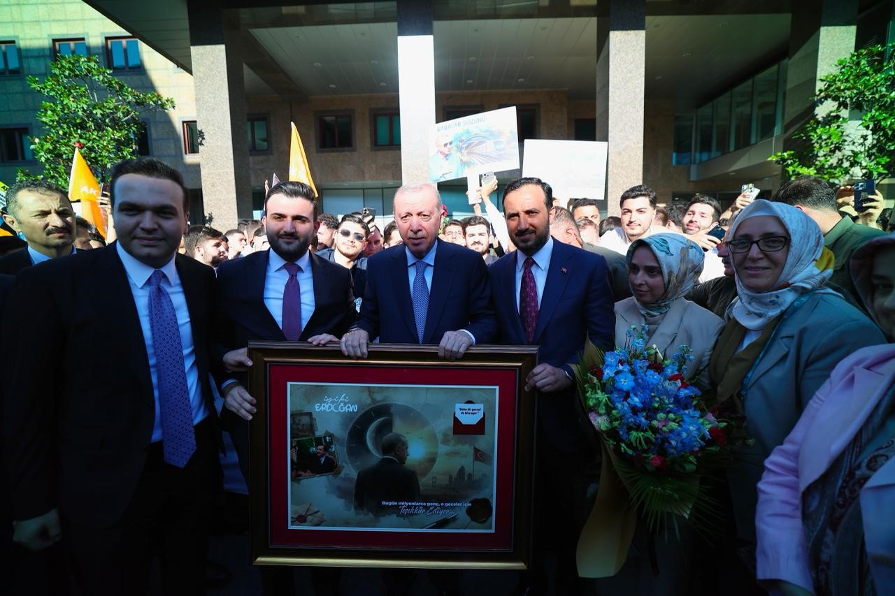 genclerden-cumhurbaskani-erdogan-a-babalar-gunu-surprizi