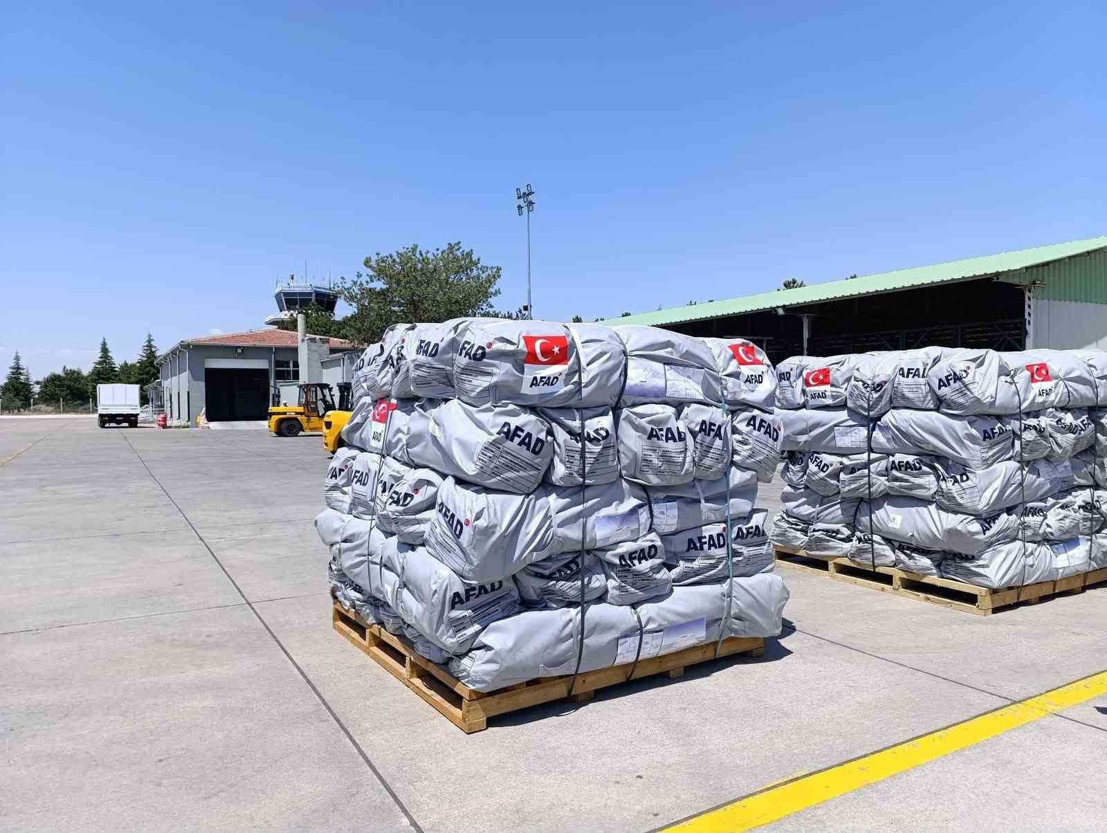 venezuela-ya-30-ton-insani-yardim-malzemesi-goturuldu