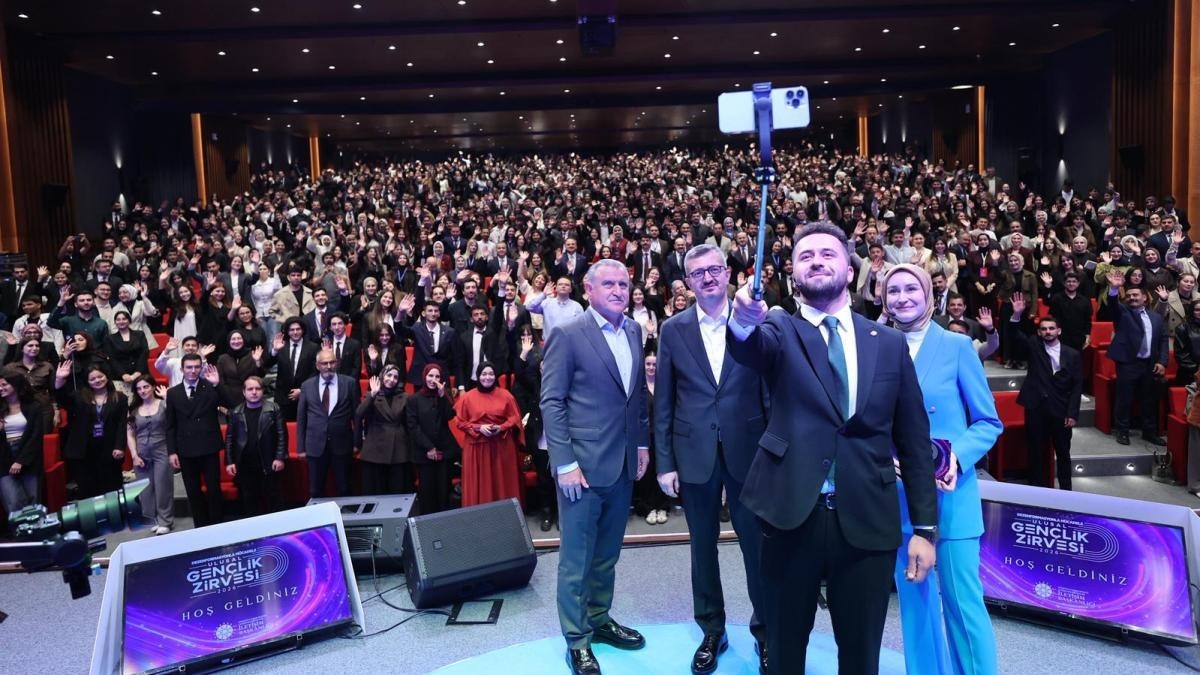 inonu-medya-dezenformasyonla-mucadele-toplulugu-ulusal-genclik-zirvesi-ne-katildi