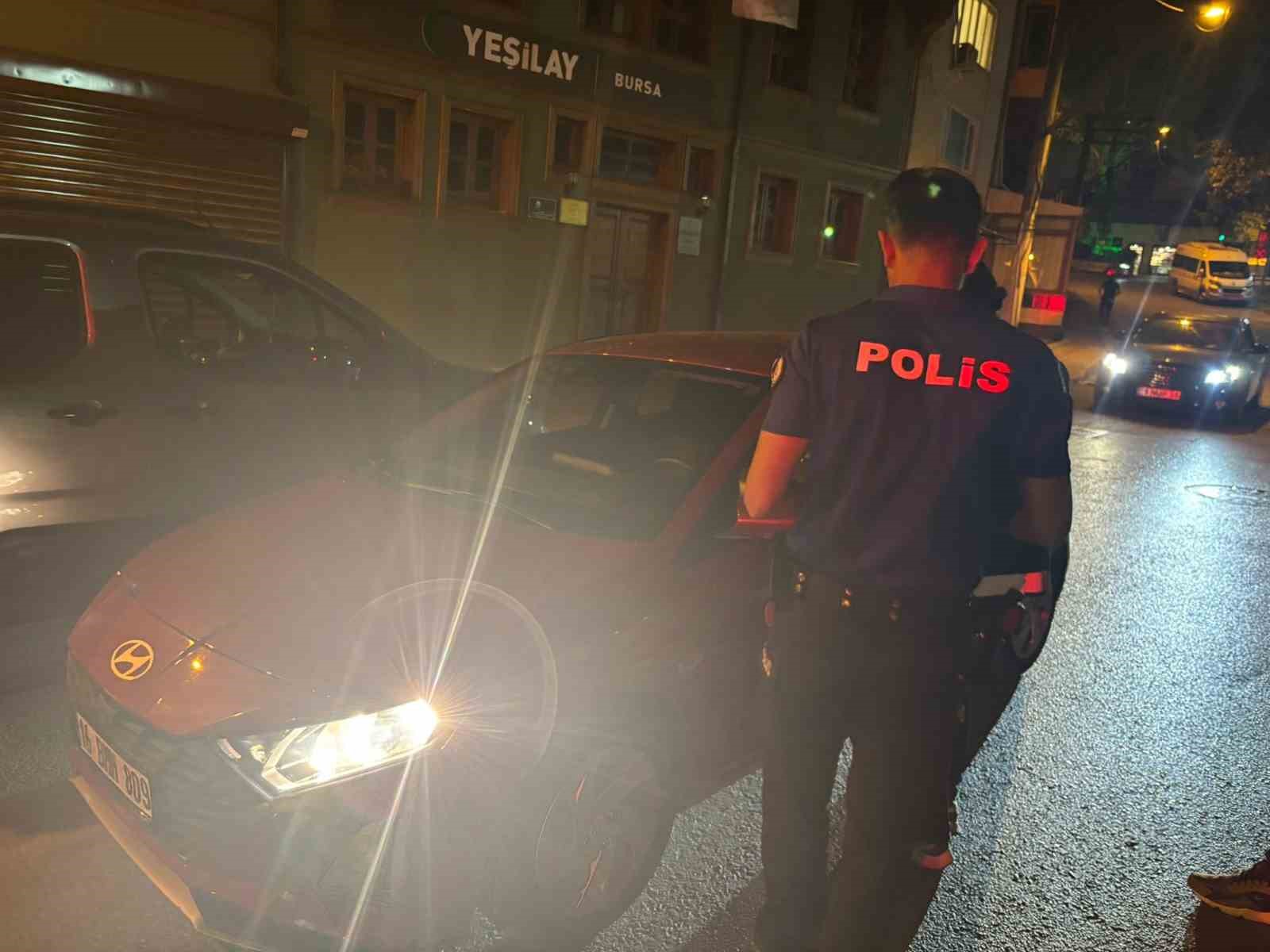 bursa-da-huzur-denetimlinde-3-aranan-sahis-yakalandi