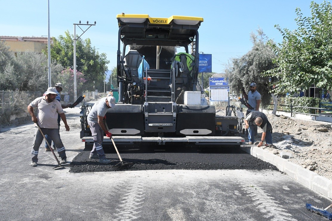 kusadasi-nda-sicak-asfalt-calismasinda-sona-gelindi