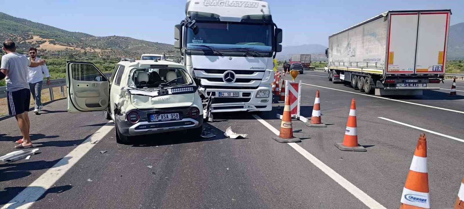 tir-otomobile-arkadan-carpti-3-yarali