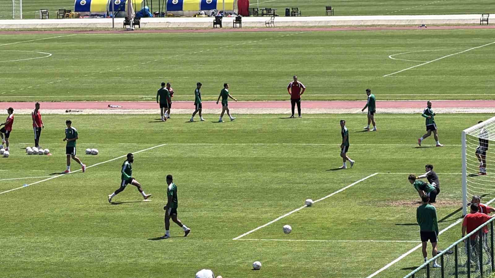 esenler-erokspor-yeni-sezon-hazirliklarini-duzce-de-surduruyor