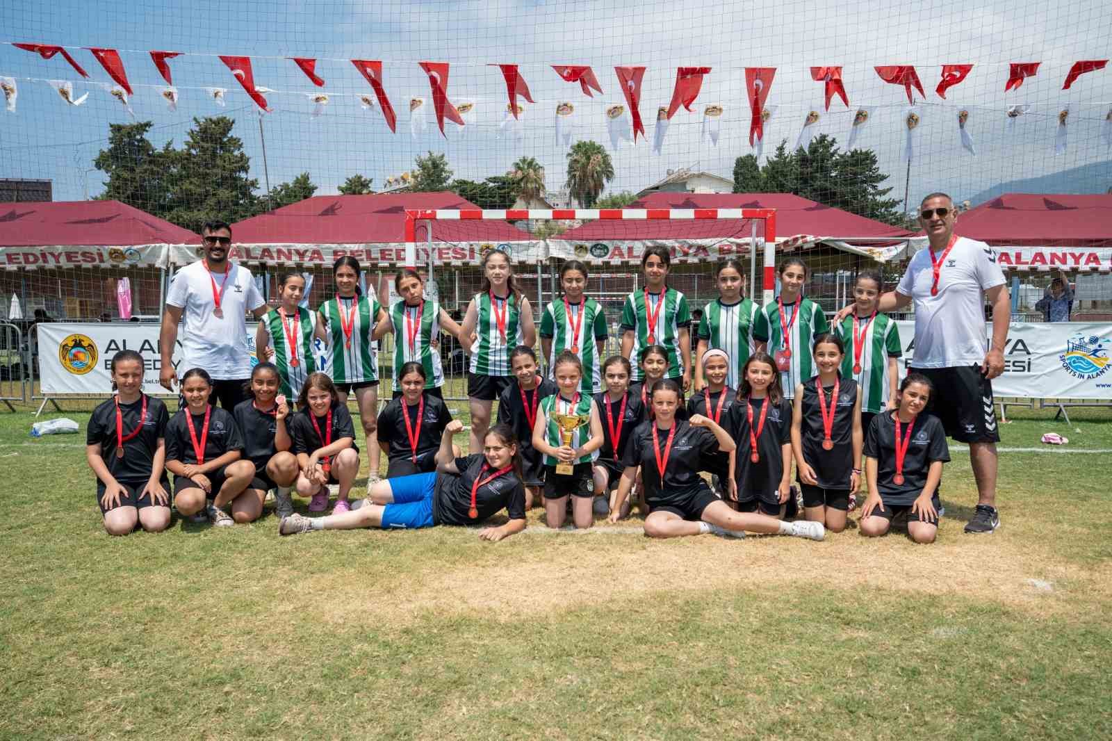alanya-da-hentbol-soleni-sona-erdi