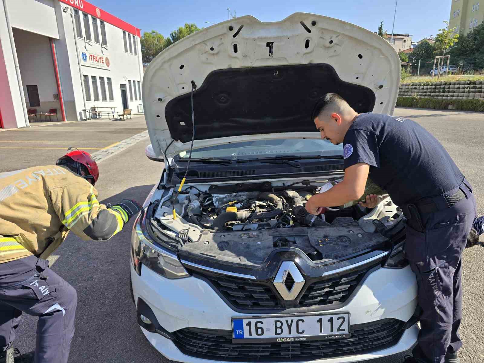 otomobilin-motorunda-ilce-ilce-gezdi
