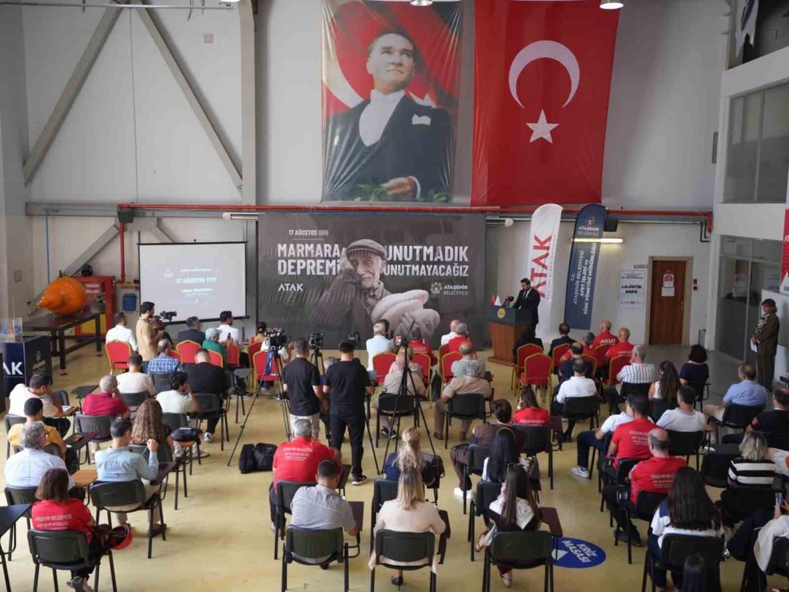 atasehir-de-17-agustos-deprem-sehitleri-anildi-deprem-degil-hazirliksizlik-felaket-getirir