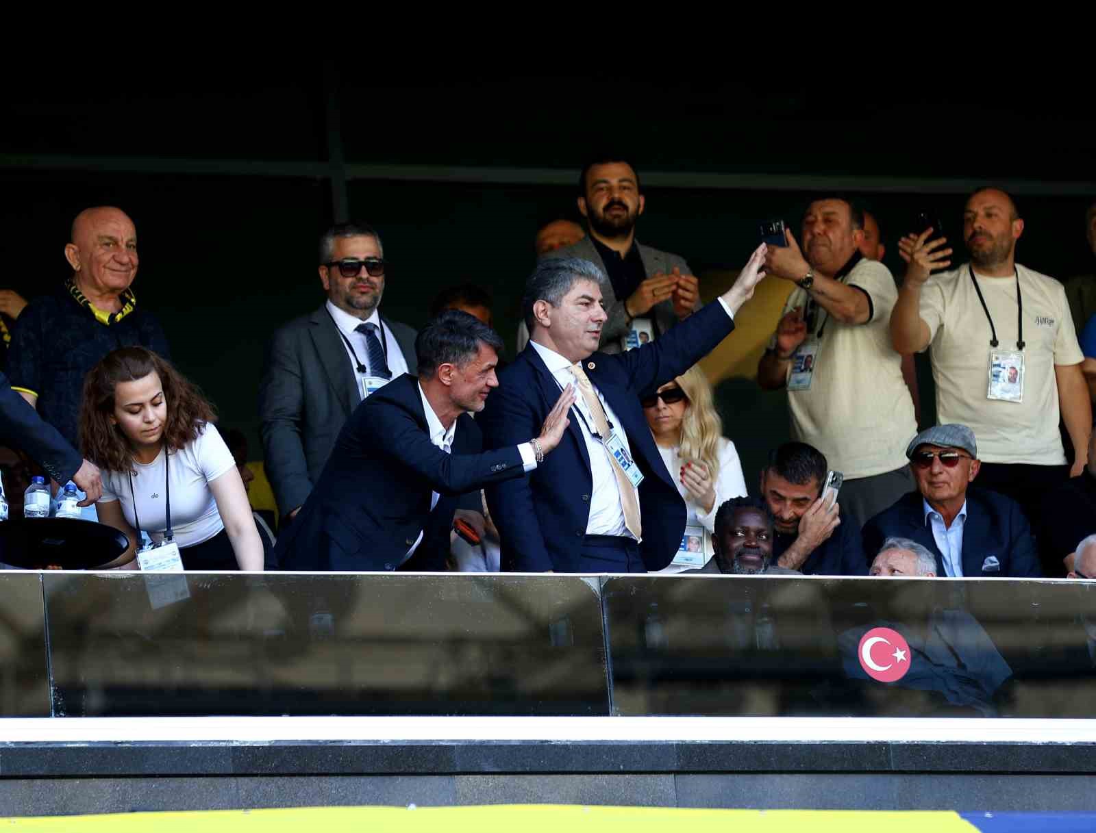 paolo-maldini-fenerbahce-kongresinde