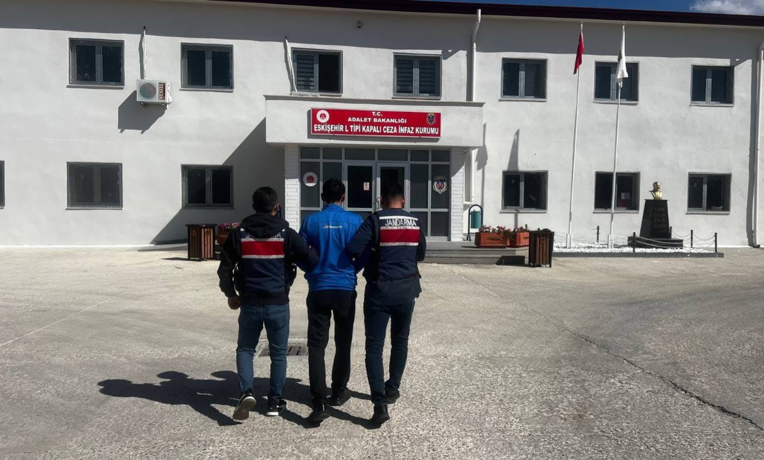 eskisehir-de-47-yil-hapis-cezasi-ile-aranan-sahis-yakalandi