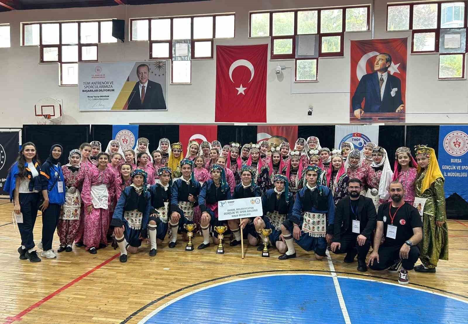 inegol-belediyesi-halk-danslari-bolge-finallerinde-3-te-3-yapti