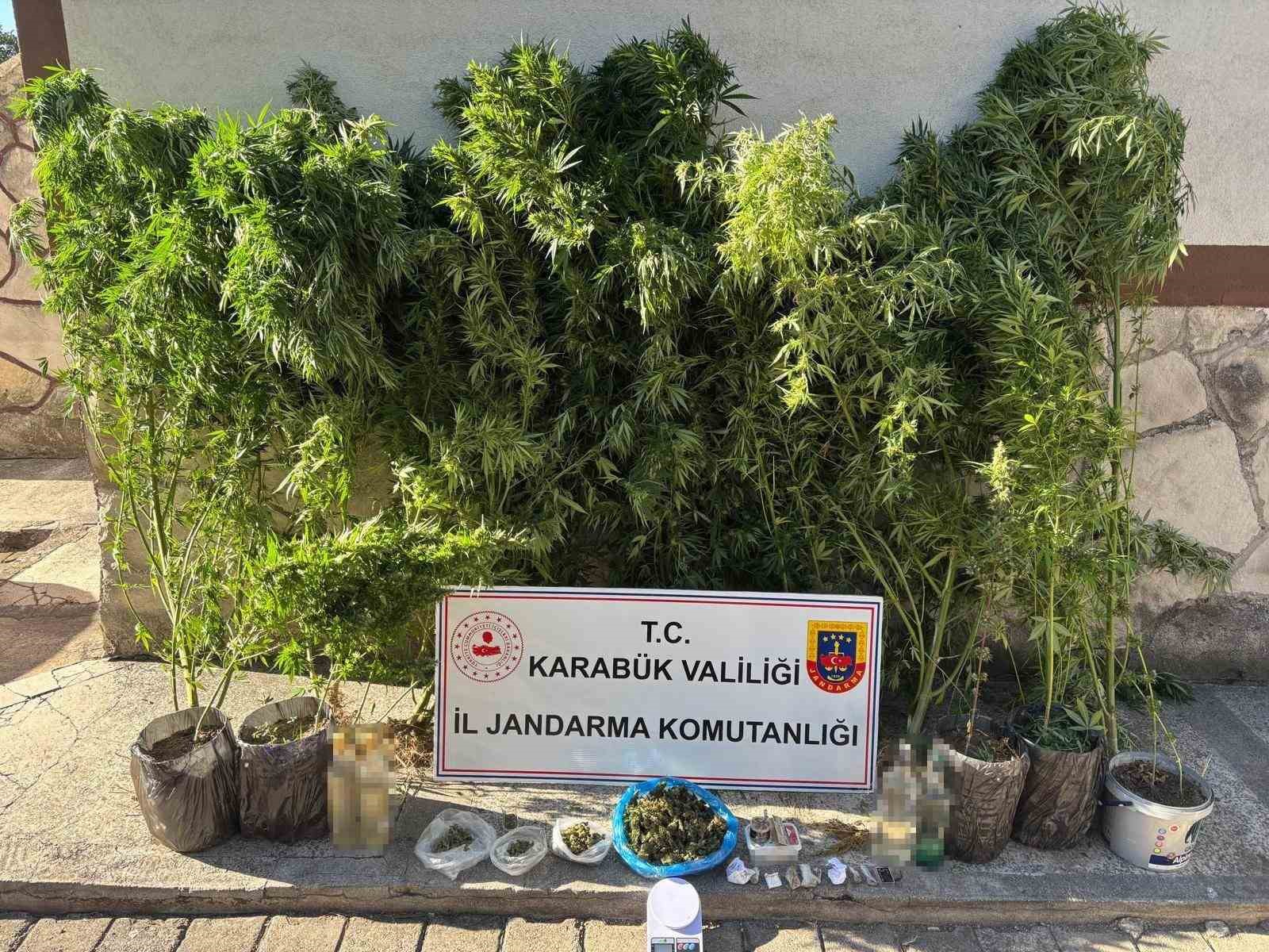 uyusturucu-ve-kacakcilik-operasyonu-3-kisi-gozaltina-alindi