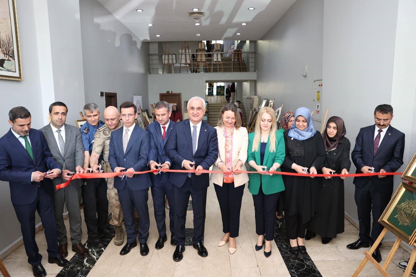 mus-ta-hayat-boyu-ogrenme-haftasi-sergisi-acildi