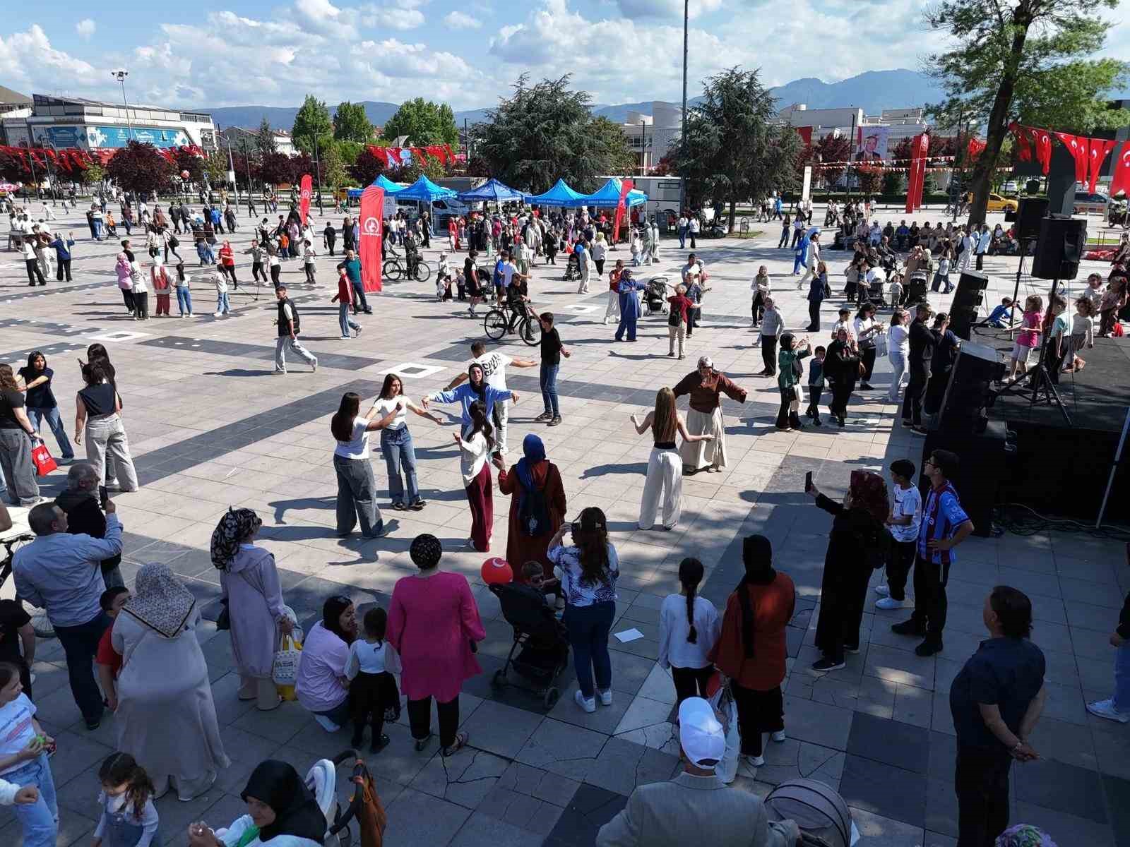 anitpark-meydani-kutlamalarin-adresi-oldu