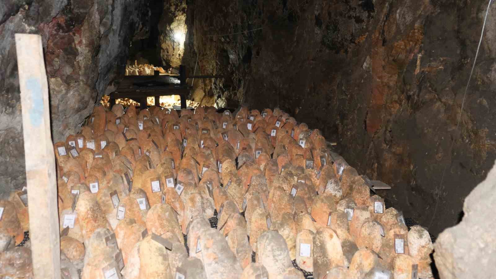 magaraya-beyaz-giriyor-kirmizi-cikiyor-divle-obruk-peyniri-sofralara-hazirlaniyor