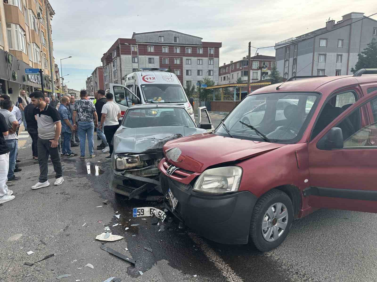 tekirdag-da-trafik-kazasi-2-yarali