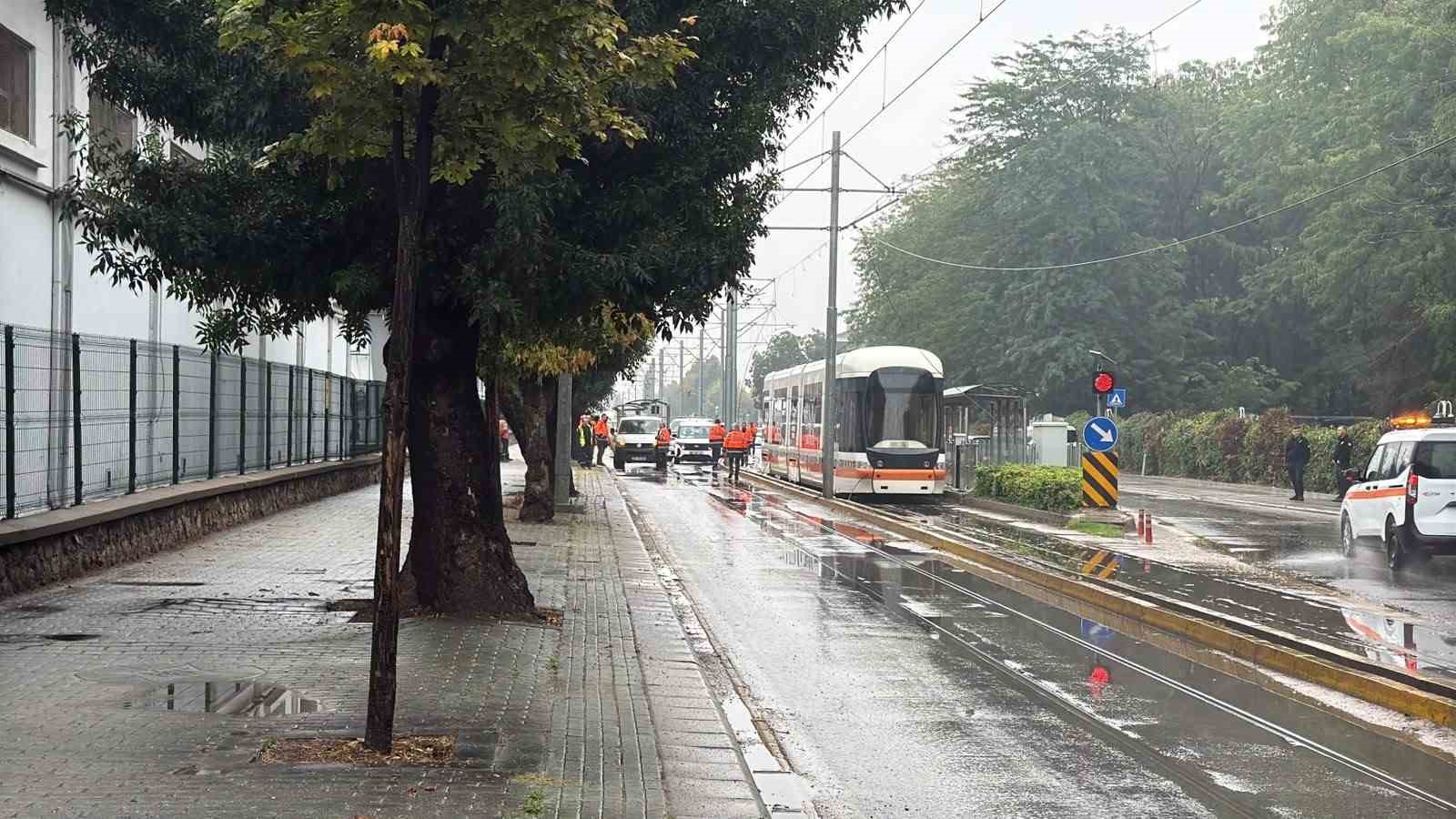 eskisehir-de-katener-arizasi-tramvay-ulasimini-aksatti