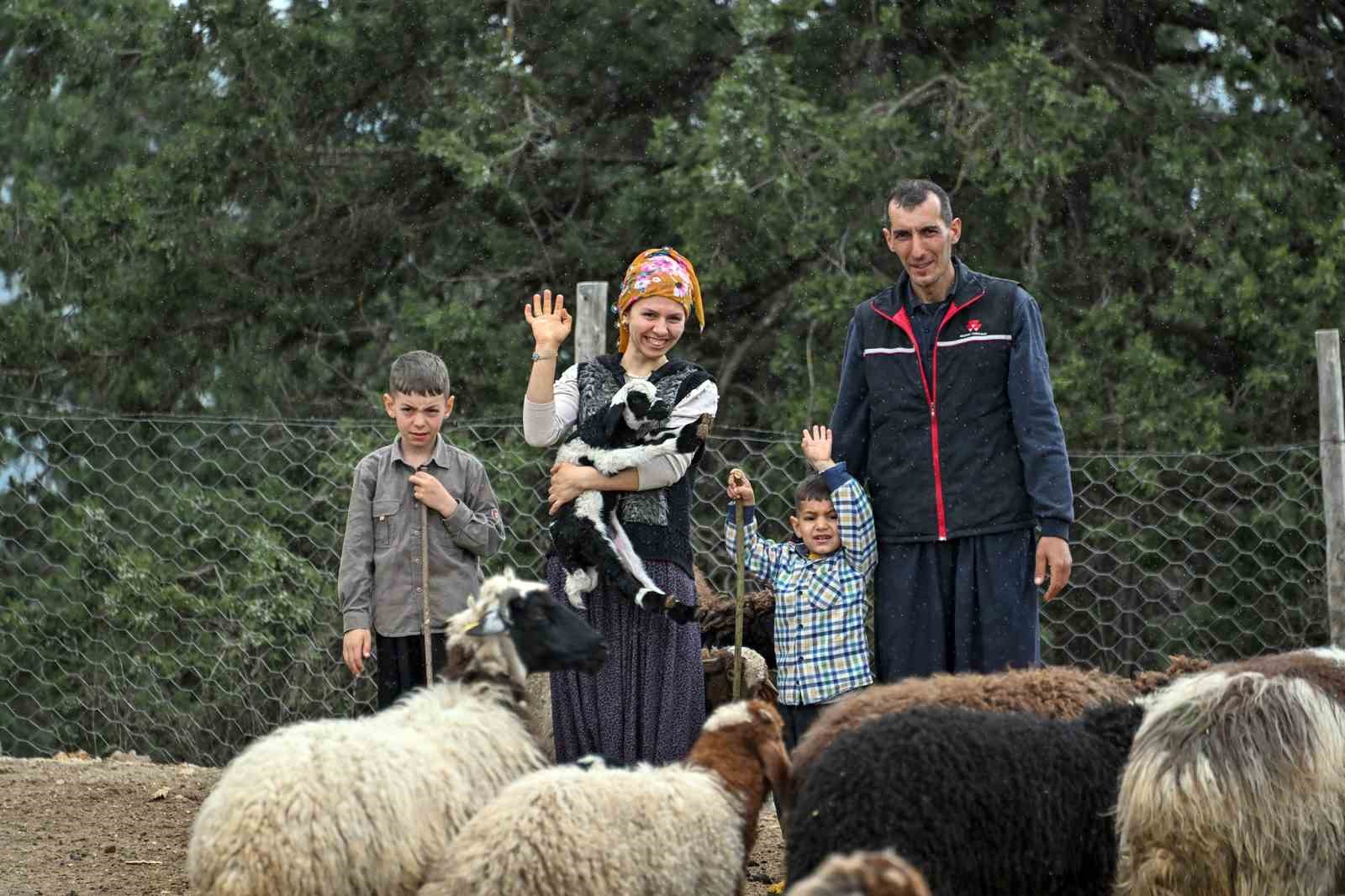 mersin-de-bir-koyun-alamayan-aile-suru-sahibi-oldu