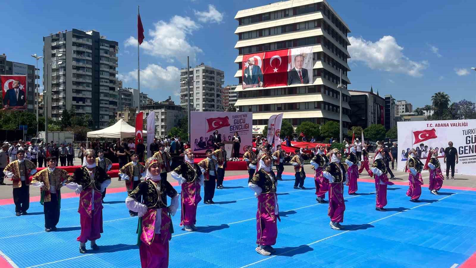 adana-da-19-mayis-genclik-ve-spor-bayrami-kutlandi