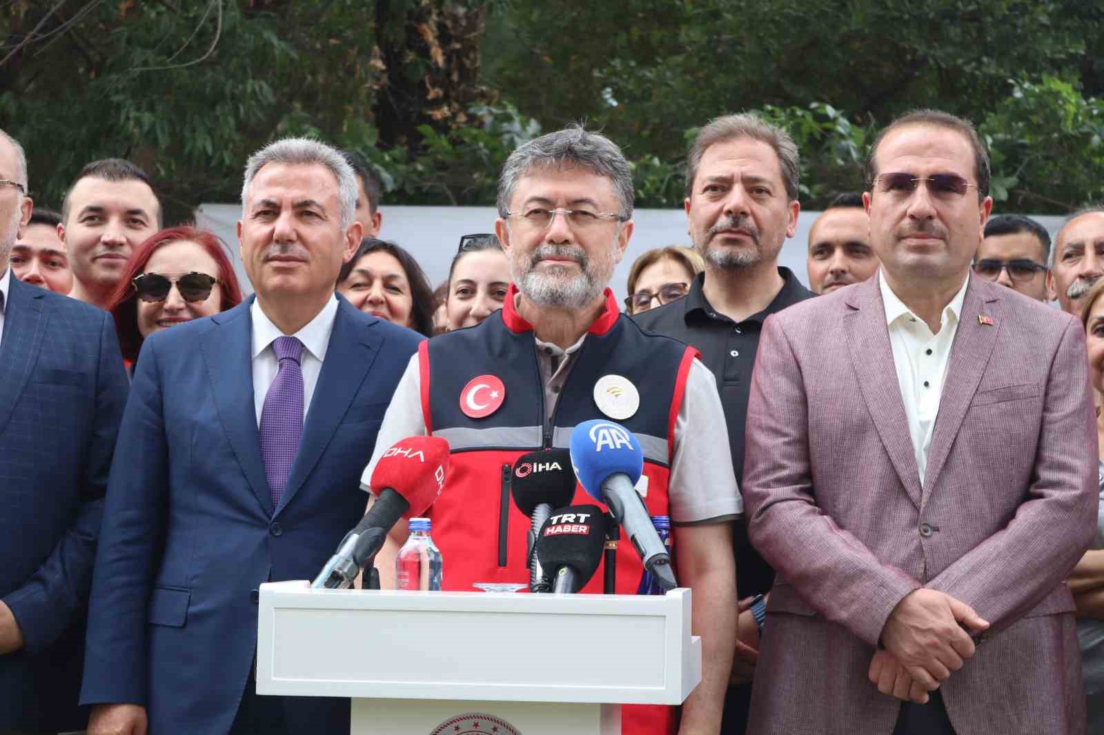 bakan-yumakli-izmir-de-biyoteknik-mucadele-arastirma-merkezi-nin-acilisini-yapti