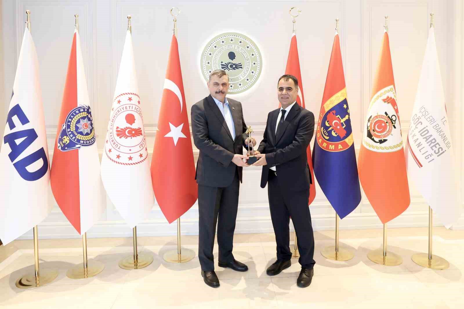 bakan-ciftci-turkiye-haber-kameramanlari-dernegi-baskani-akin-i-kabul-etti