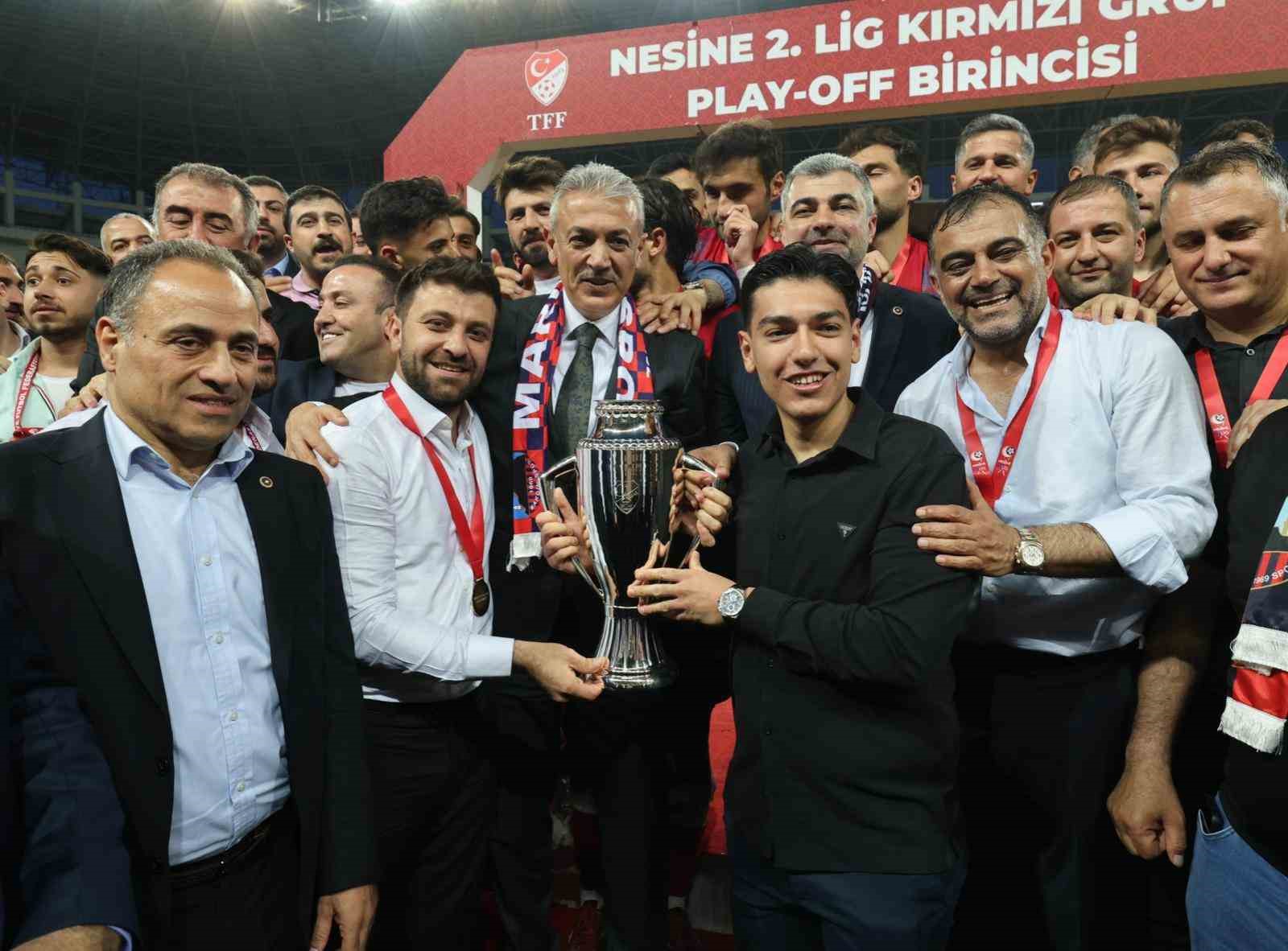 elazigli-vali-akkoyun-a-babalar-sozunu-tutar-jesti