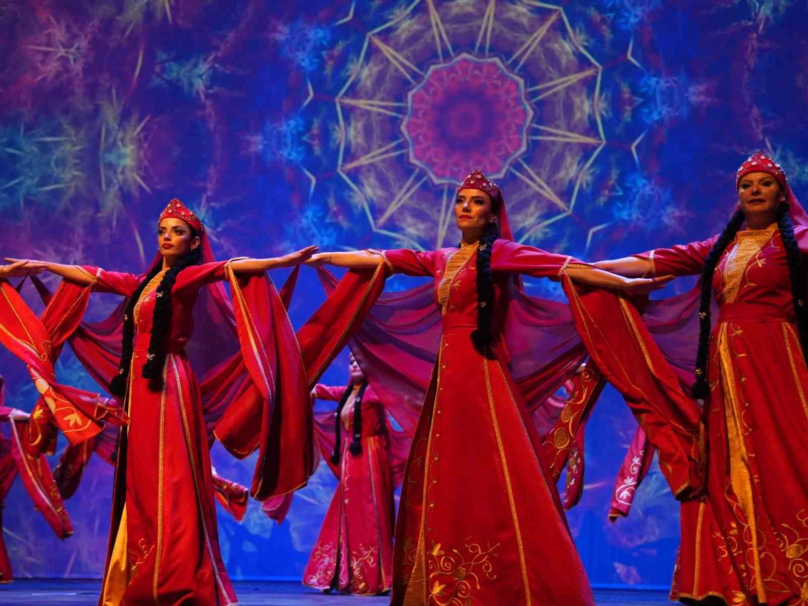 halk-danslarinin-hasadi-sahnede-toplandi