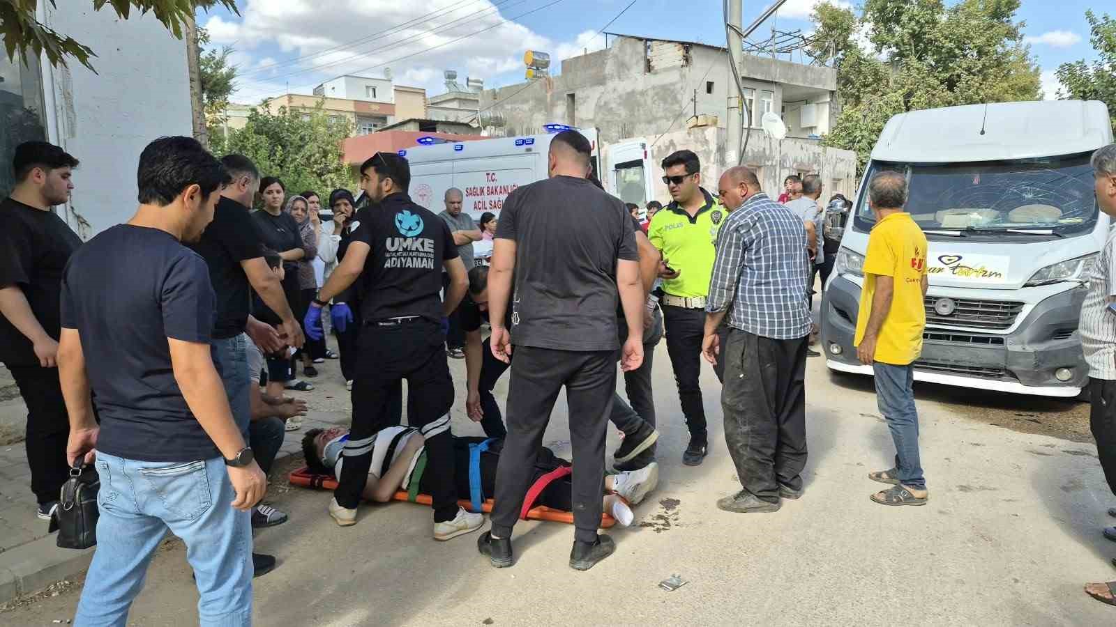 motosiklet-ile-servis-araci-carpisti-1-yarali