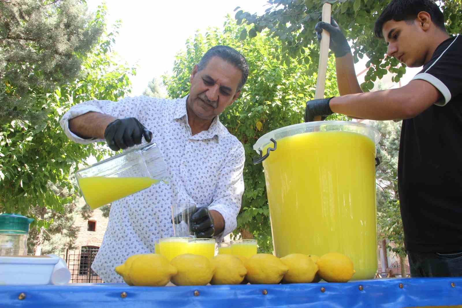 cizre-de-yaz-aylarinin-serinleten-lezzeti-cizre-limonatasi