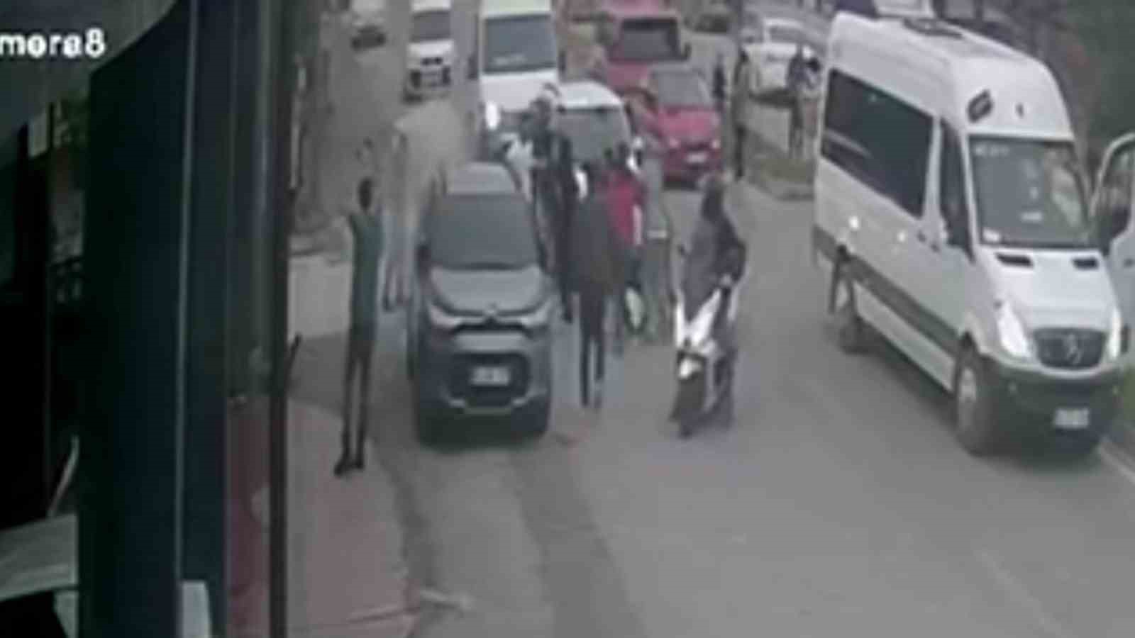 trafik-kazasi-sonrasi-cikan-kavgaya-tazyikli-su-mudahalesi
