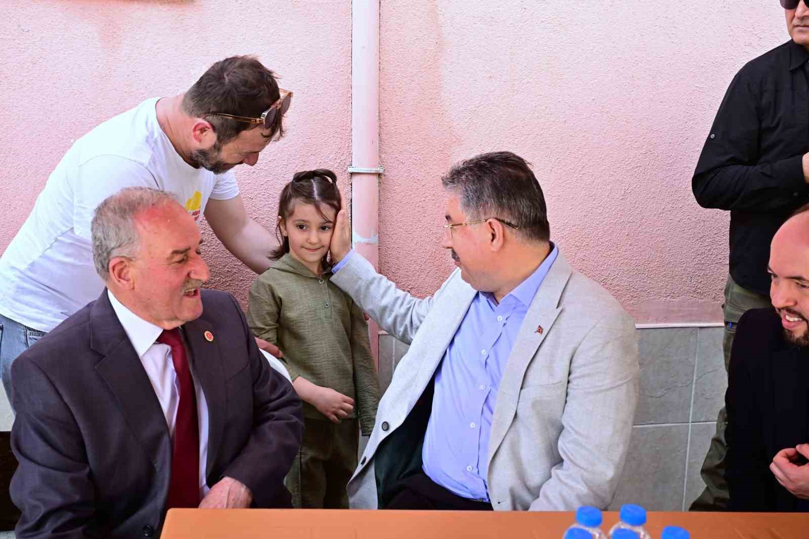 vali-yilmaz-10-ncusu-duzenlenen-mevlid-i-serif-programina-katildi