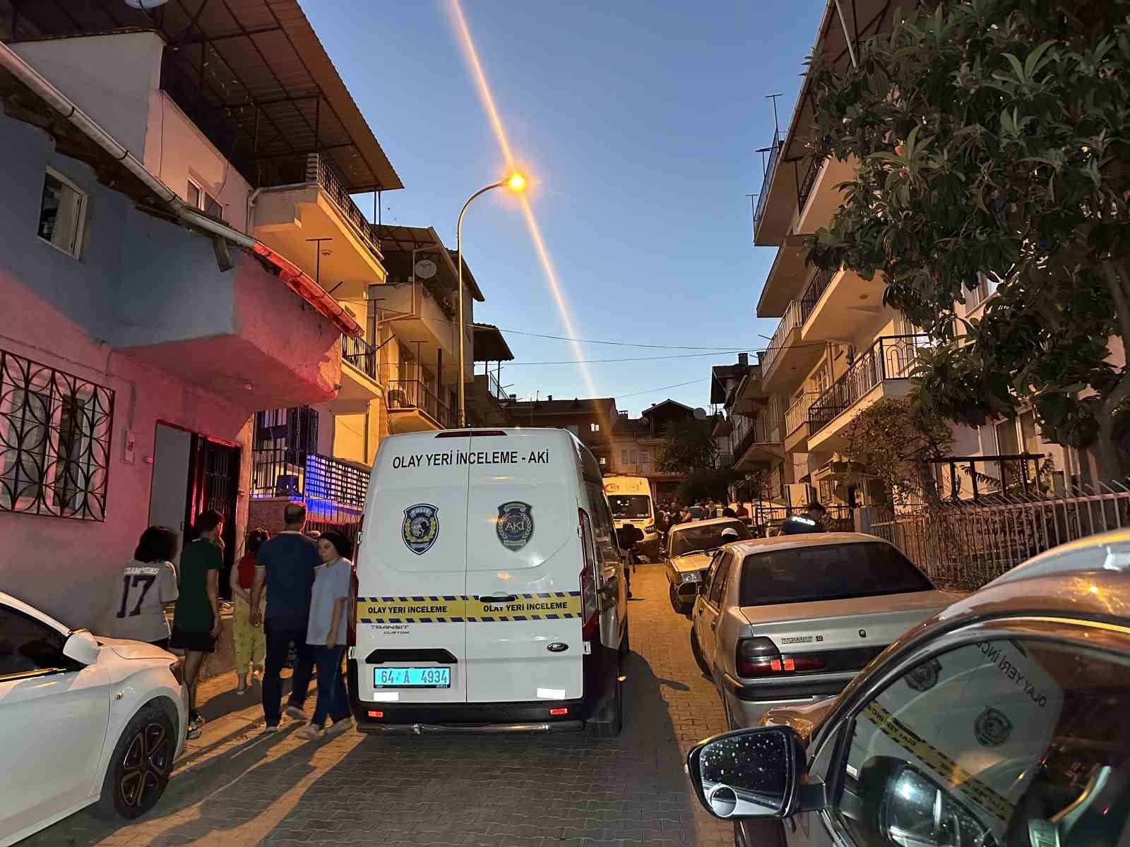 usak-ta-dut-toplarken-catidan-dusen-adam-hayatini-kaybetti