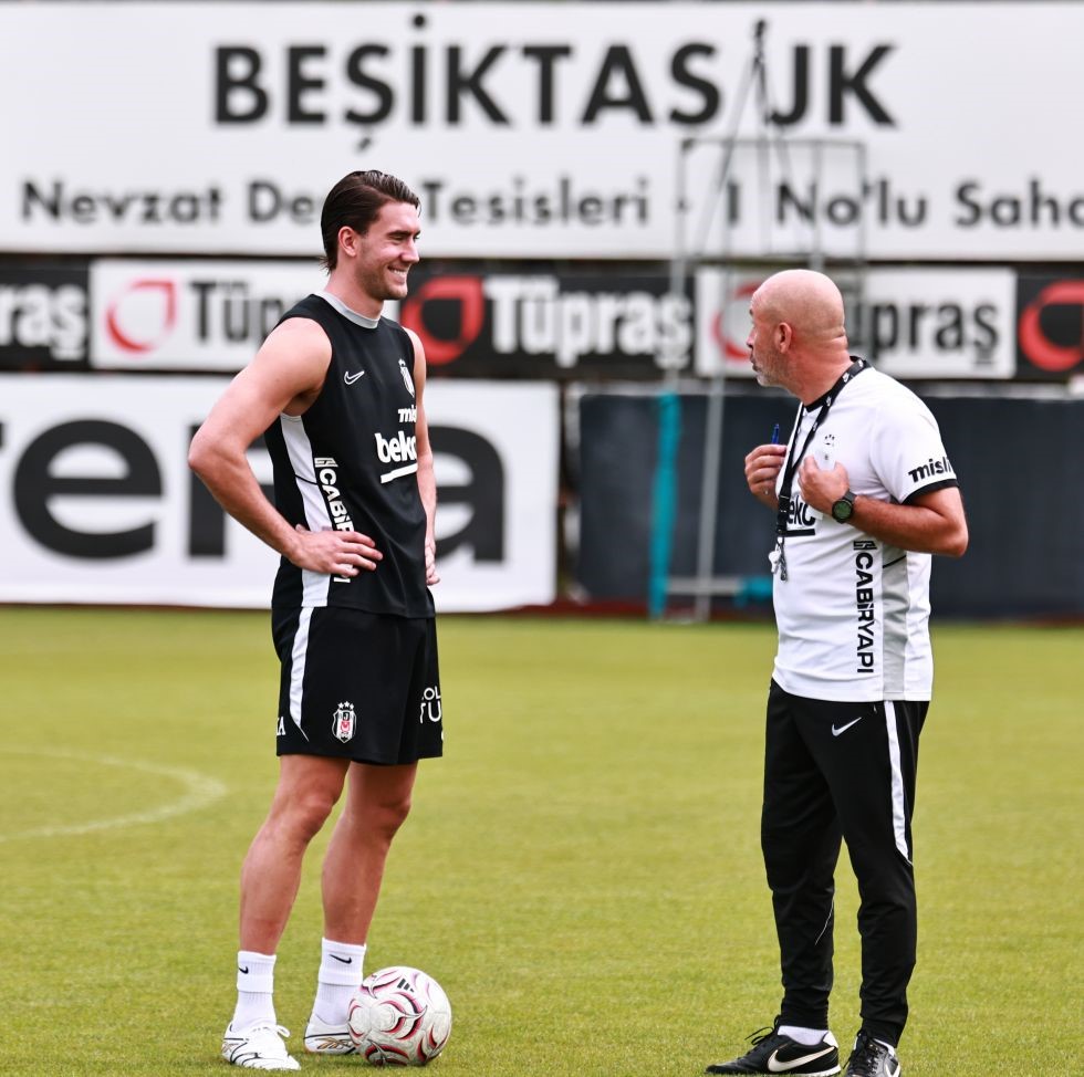 dusan-vlahovic-besiktas-ile-ilk-antrenmanina-cikti