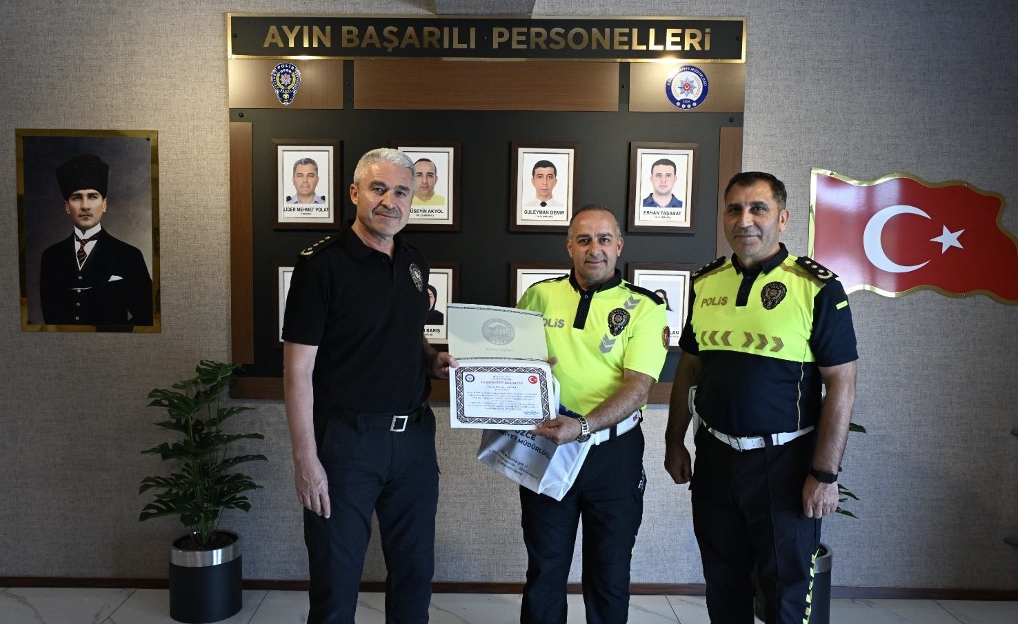 duzce-de-basarili-polisler-odullendirildi