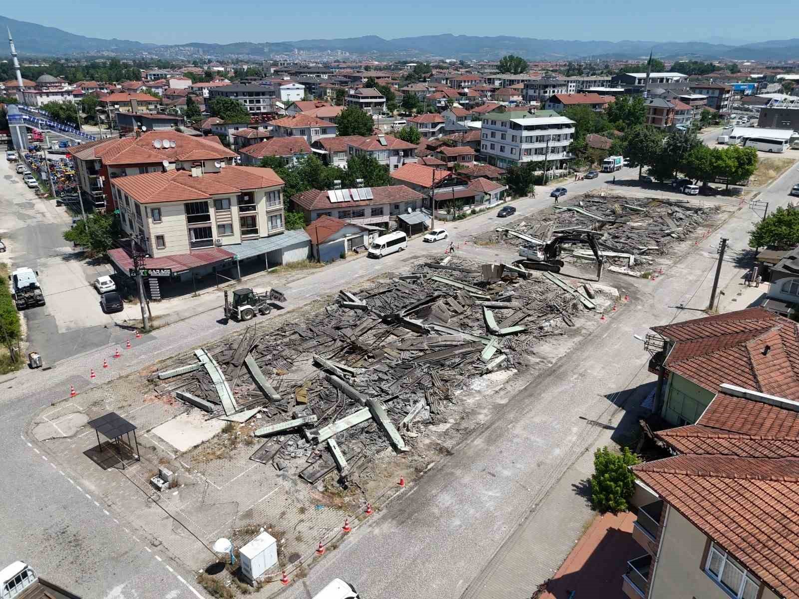 duzce-de-riskli-yapilar-temizliyor