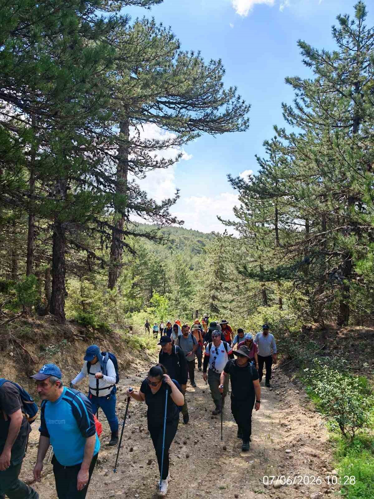 afdos-doga-tutkunlarini-tarihi-ve-dogal-guzellikleriyle-one-cikan-cukurca-da-bulusturdu