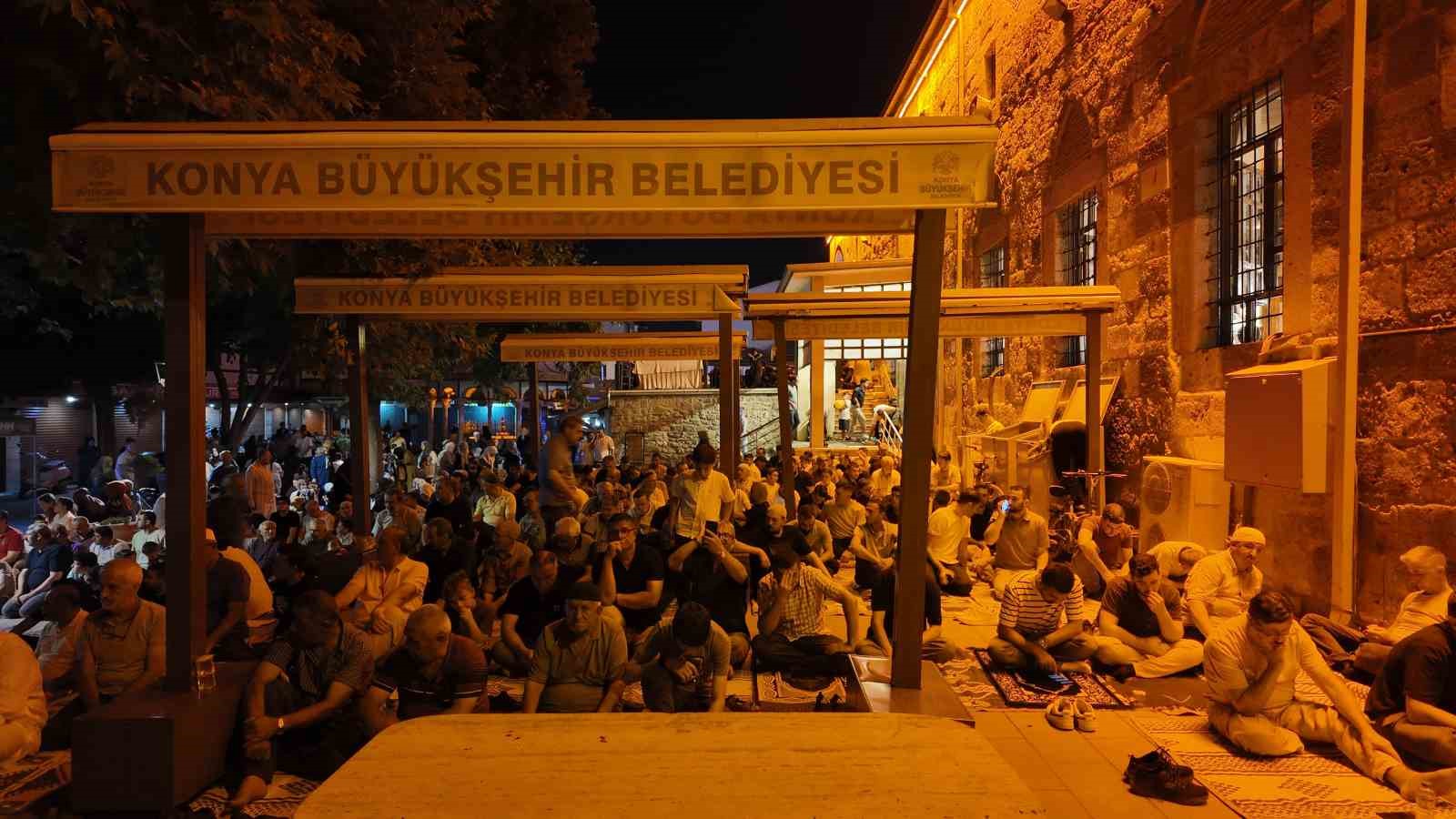 konya-da-mevlid-kandili-coskusu