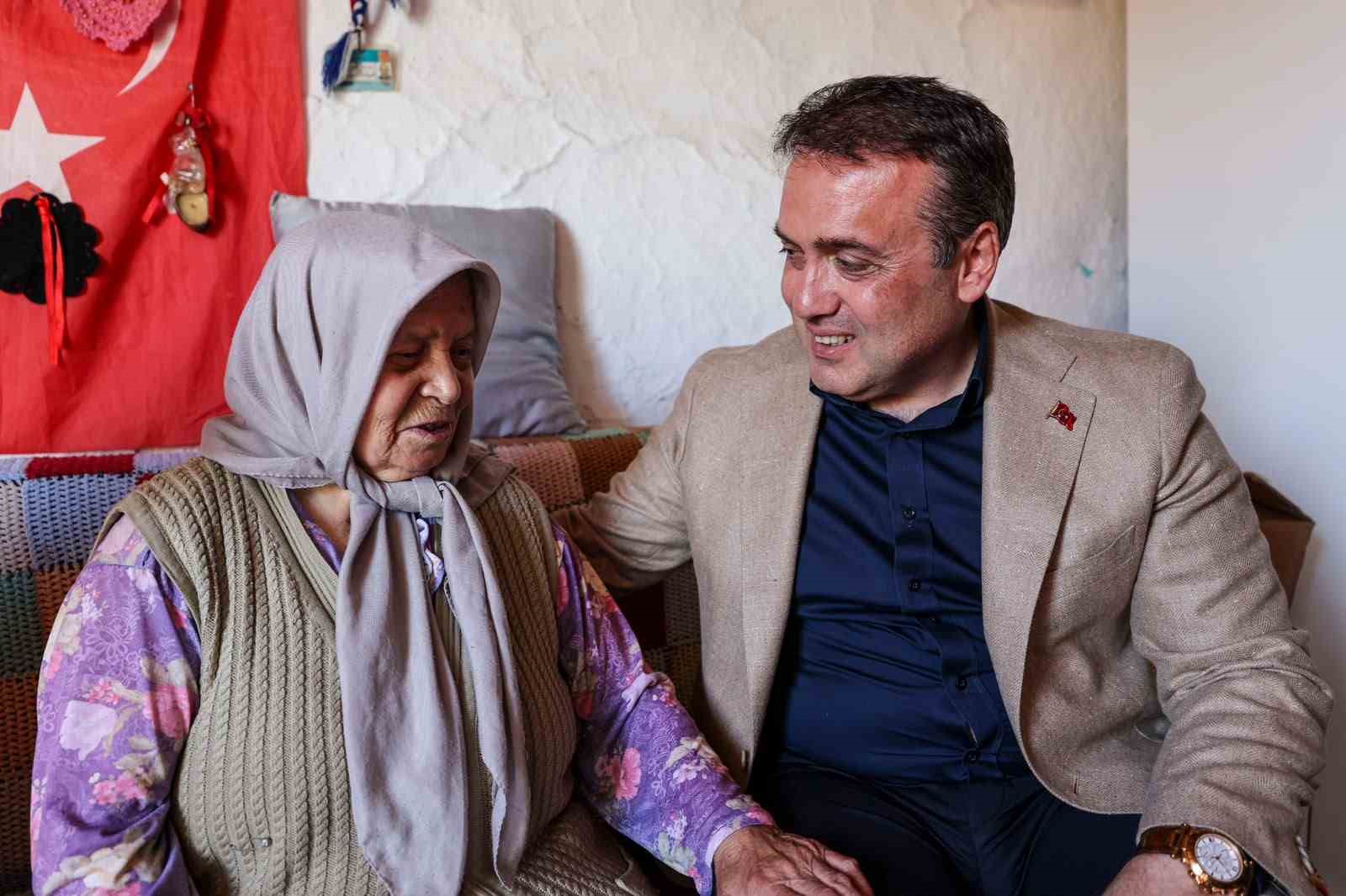 vali-sozer-yasli-vatandasin-kapisini-caldi