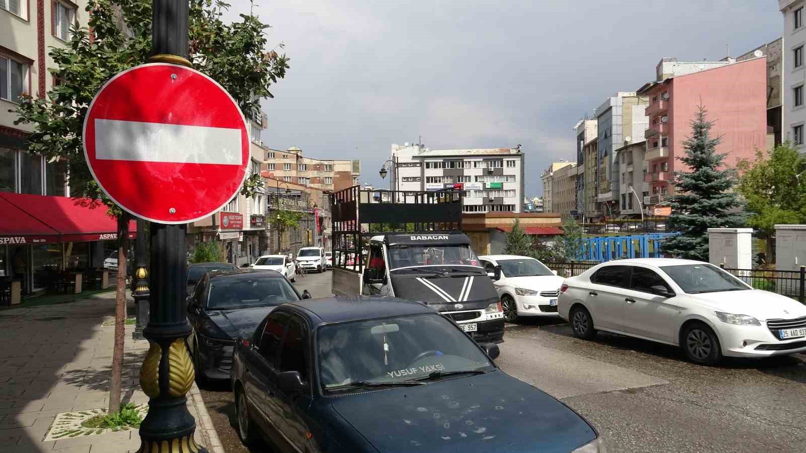 esnafin-kendi-astigi-tabela-ses-getirdi-belediye-harekete-gecti