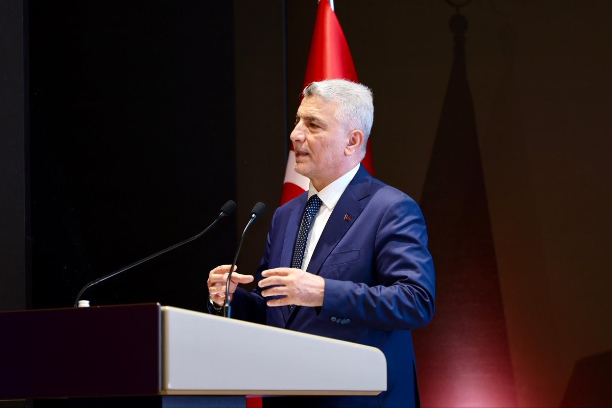 ticaret-bakani-omer-bolat-turk-otomotiv-sektoru-son-20-yilda-19-kez-ihracat-sampiyonu-olmustur