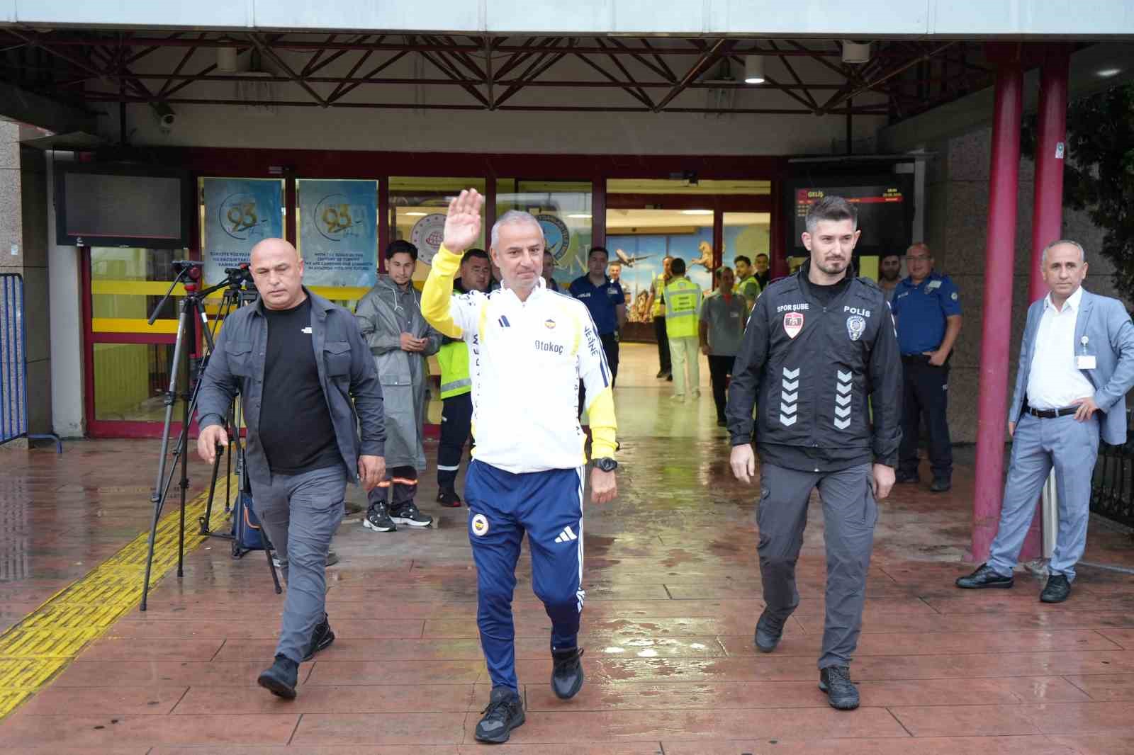 fenerbahce-kafilesi-samsun-a-geldi