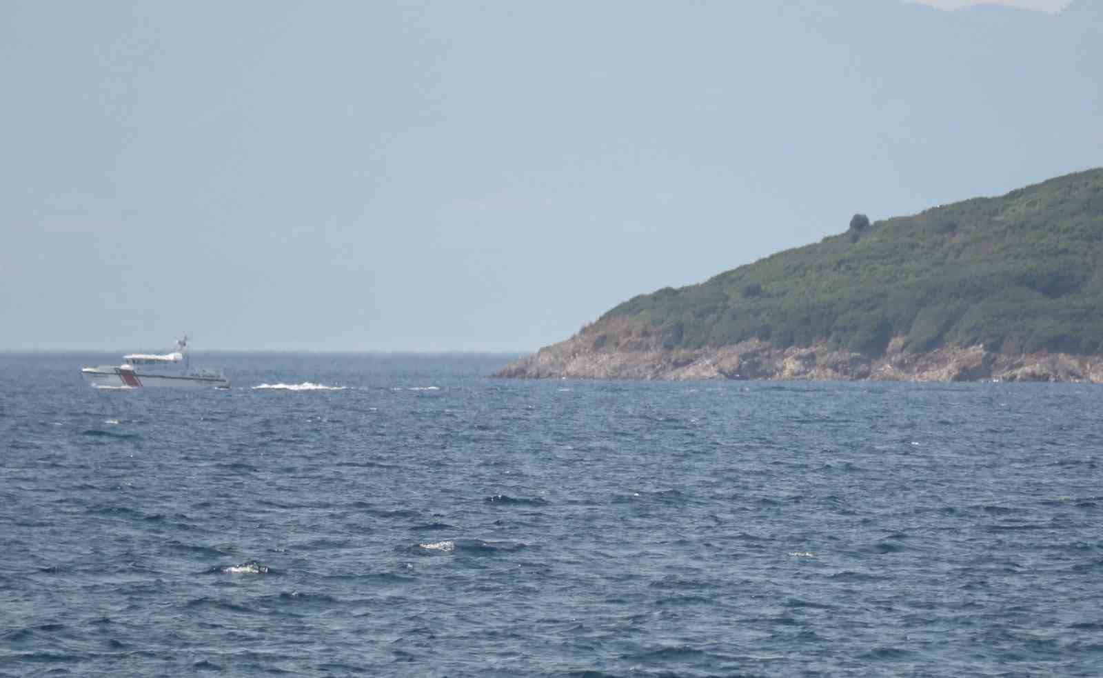 ayvalik-ta-denizde-kaybolan-genci-arama-calismalari-araliksiz-suruyor