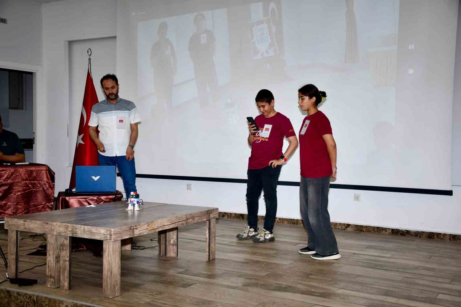 silifke-de-ortaokullar-arasi-otto-robot-dans-senligi-duzenlendi