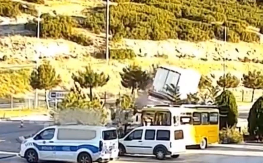 isparta-da-kontrolden-cikan-tir-devrildi