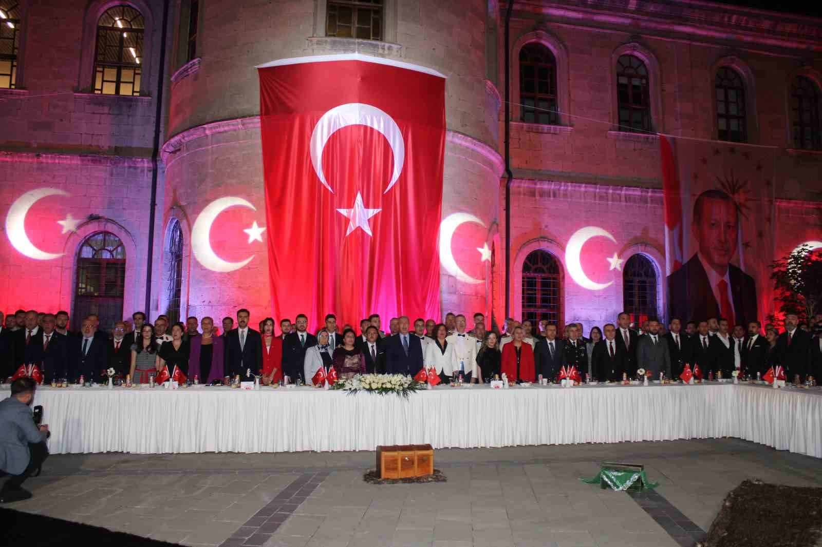 vali-cicek-biz-tehdit-edilebilecek-bir-devlet-degiliz