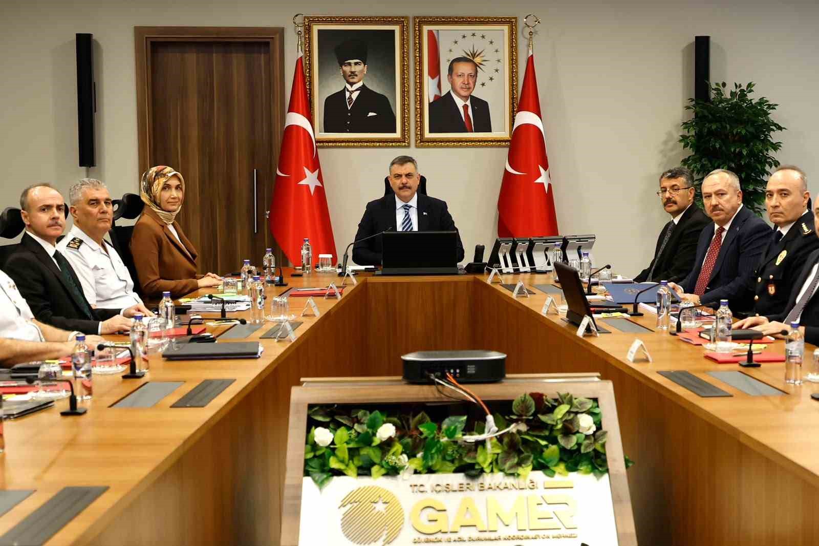 icisleri-bakani-mustafa-ciftci-kacakcilik-ve-organize-suclarla-mucadele-guvenlik-toplantisi-na-baskanlik-etti