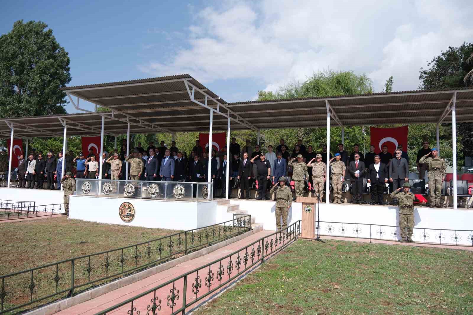 tatvan-da-sancak-ve-komuta-devir-teslim-toreni-gerceklestirildi