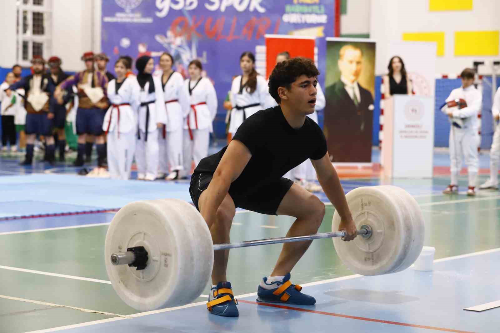 denizli-de-gsb-spor-okullari-torenle-acildi