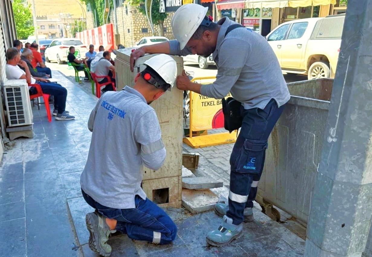 mardin-de-2-bine-yakin-panoya-yetkisiz-mudahale